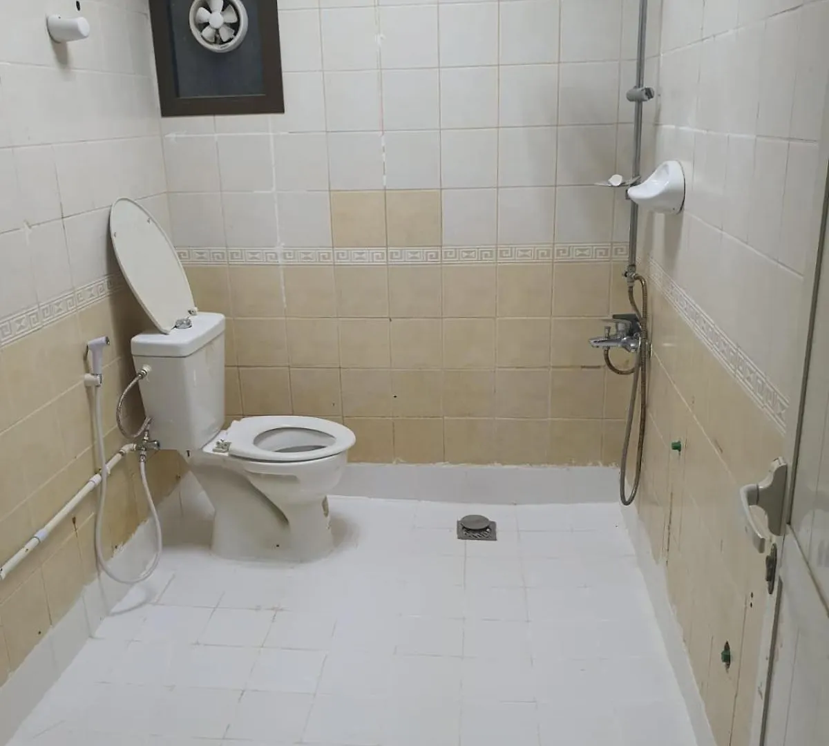 Fully Furnished Bedroom With Shared Bathroom In A Villa Szardża Kwatera prywatna